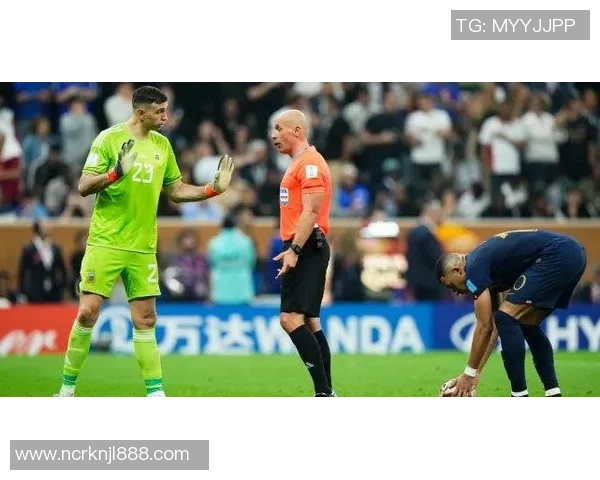 约卡斯尔喷气机与惠灵顿凤凰的激烈对决展现足球魅力与团队精神