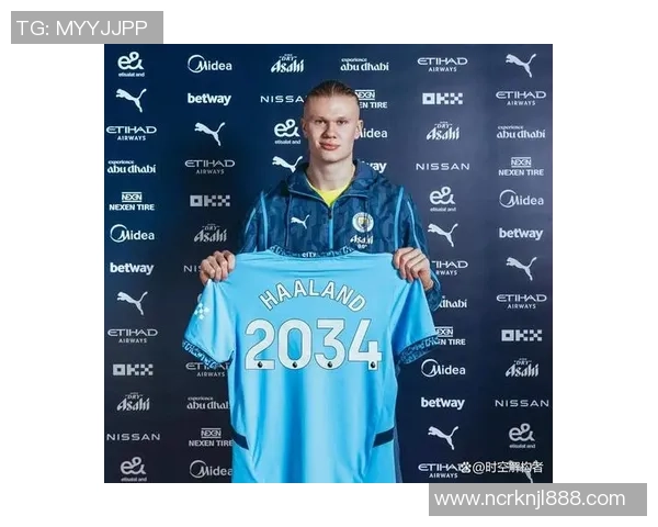 比主教练还年青的老将：英超老将成完美前锋